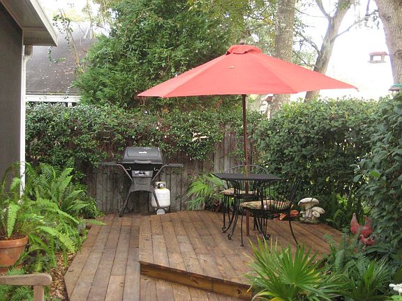outdoor living area