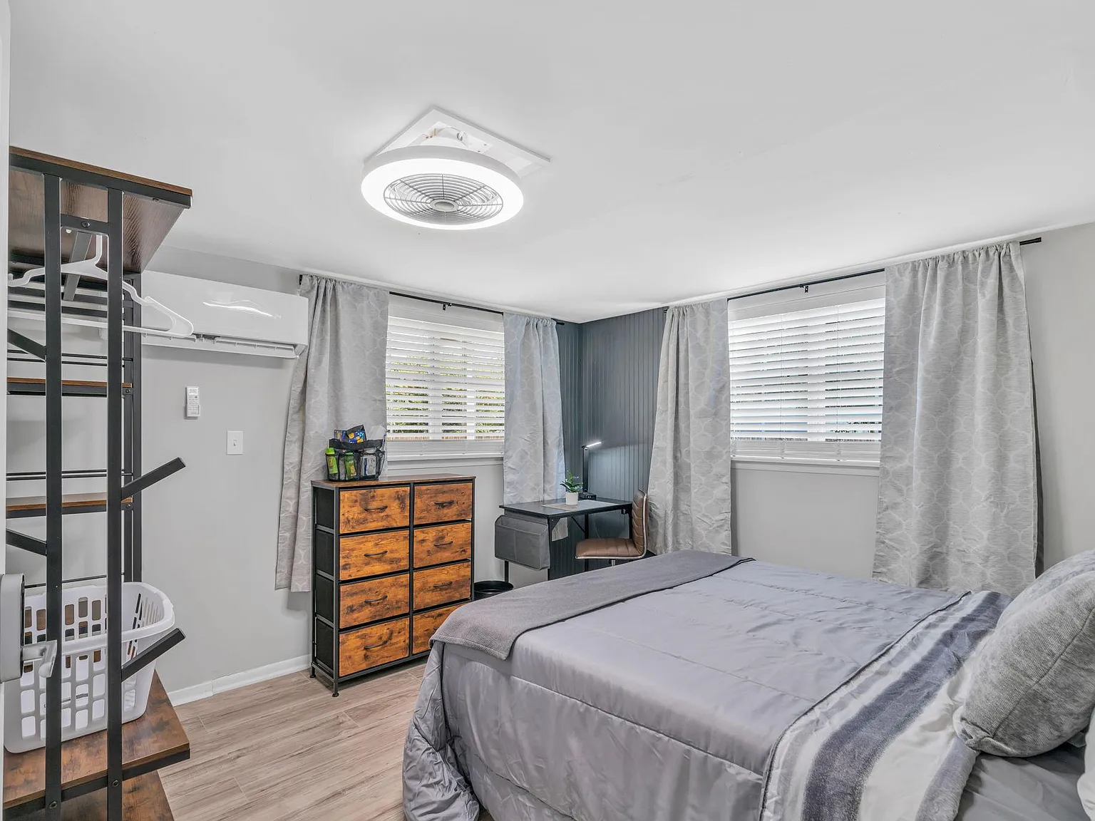 4 bed, 3.0 bath, 1855 sqft, $728 — Photo 1