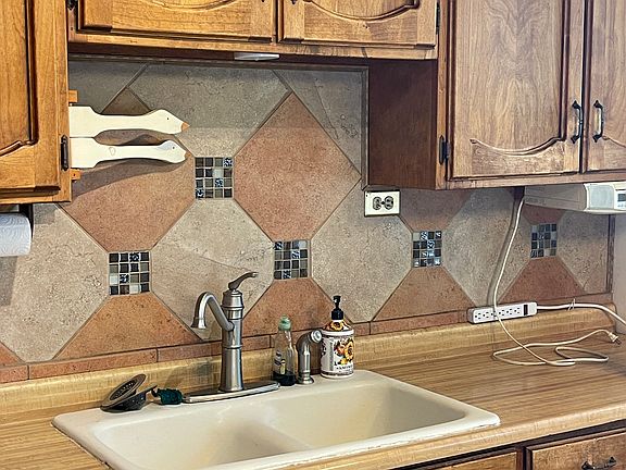 5th image of 3891 Grandview Dr