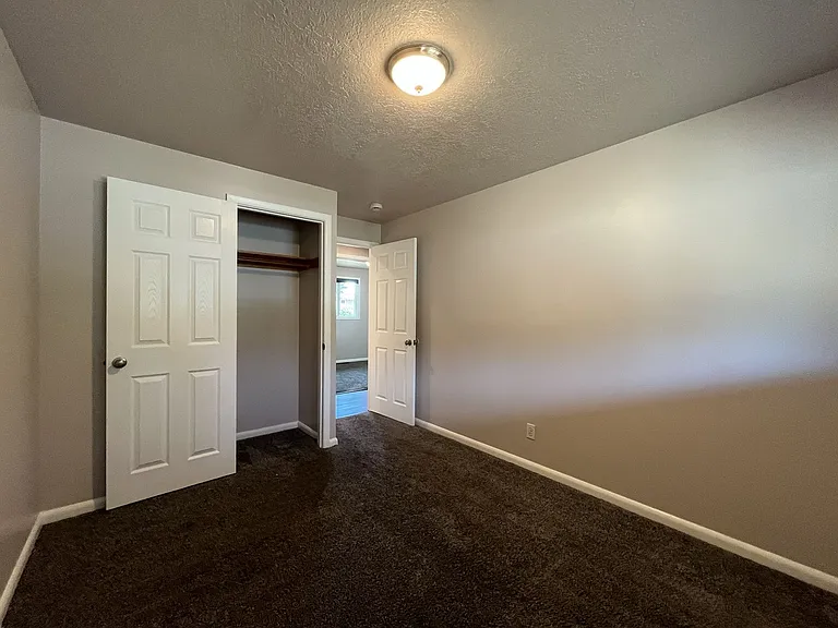 730 SE 143rd Ave — Photo 17