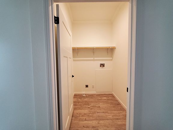 5th image of 771 Chalet Ave