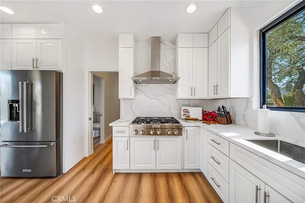 3 bed, 3224 sqft, $7,850 — Photo 3