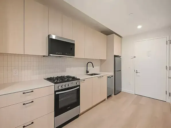 153-10 88th Avenue image 4 of 24