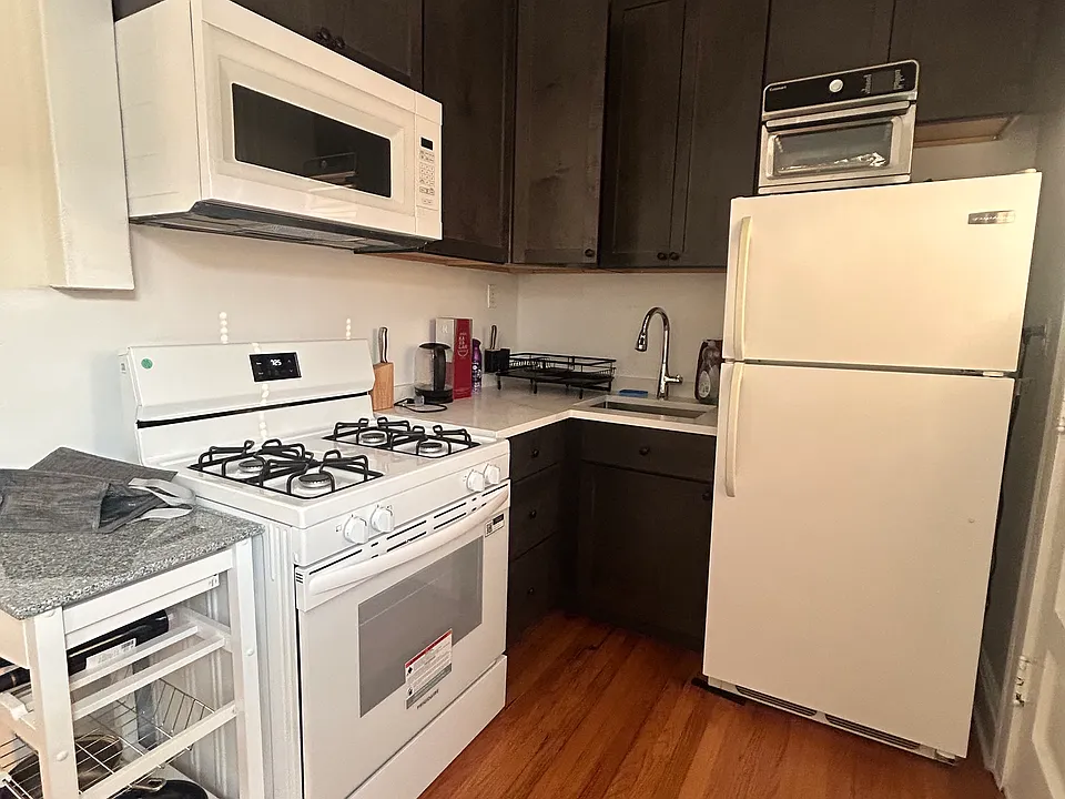 5039 N Washtenaw Ave #3