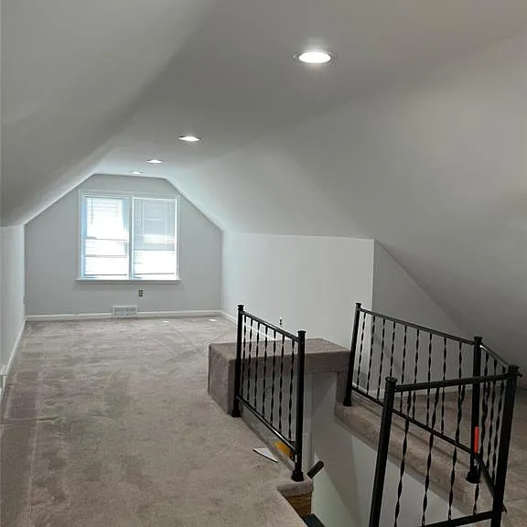 310 Albany St — Photo 20