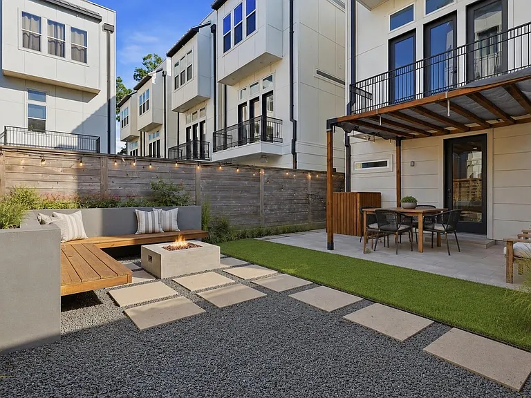 2213 Francis St — Photo 31