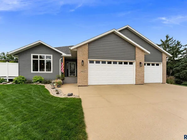 6907 W Sertoma Cir, Sioux Falls, SD 57106