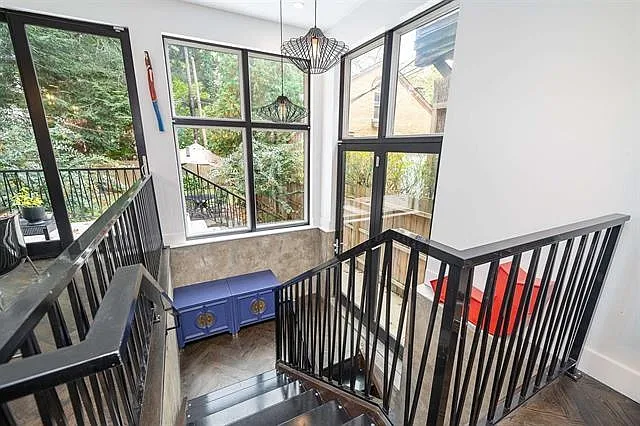 105 Fairview Ave — Photo 16