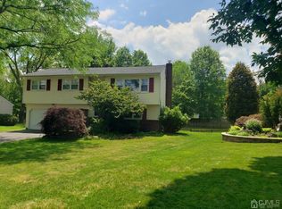 22 Chipper Dr, Kendall Park, NJ 08824