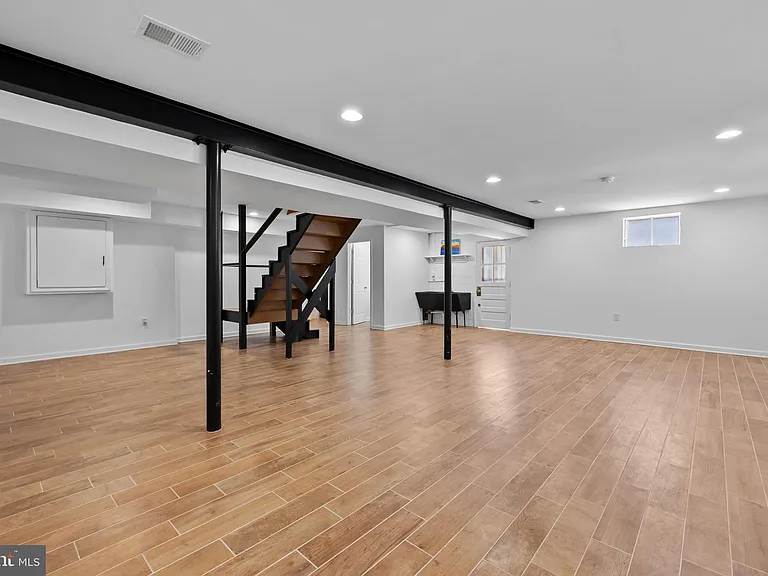 9110 Autoville Dr — Photo 19