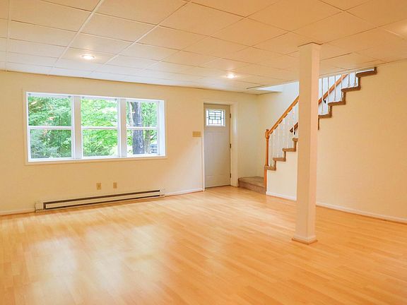 3rd image of 115B Hillside Dr NE #115B