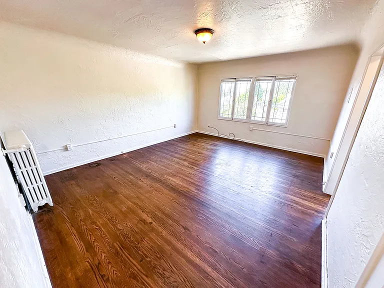 4515 Burke Ave N — Photo 15