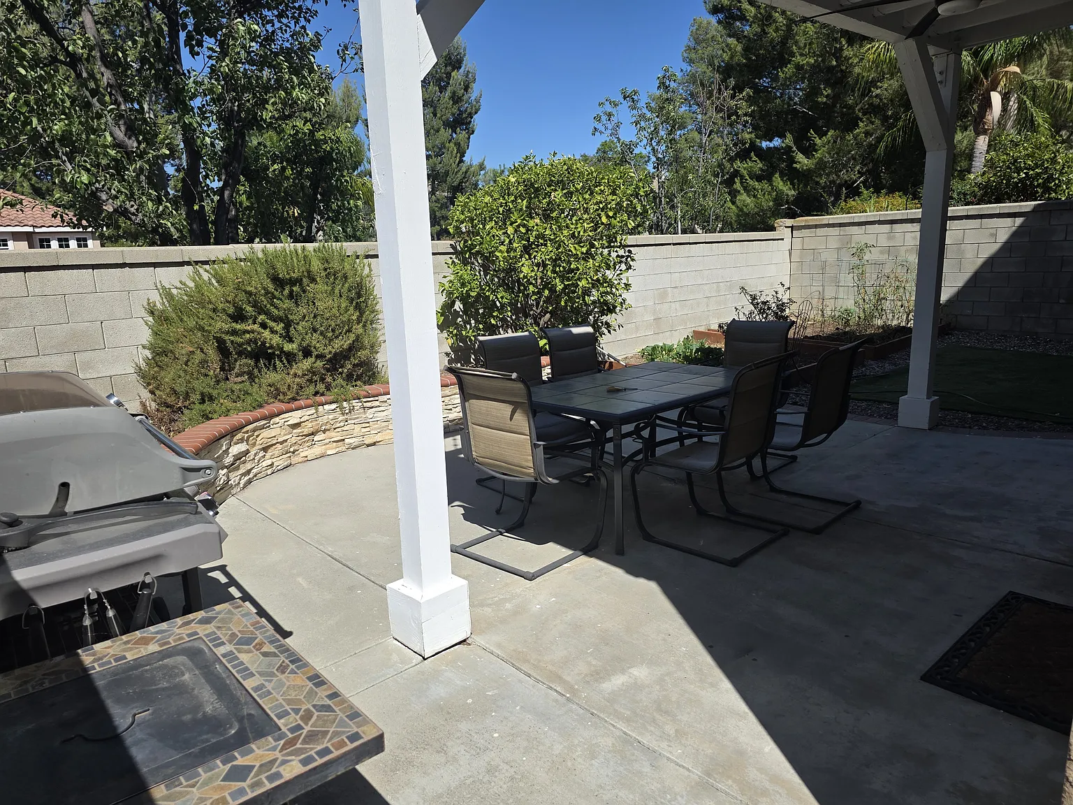 4 bed, 2200 sqft, $1,500 — Photo 3