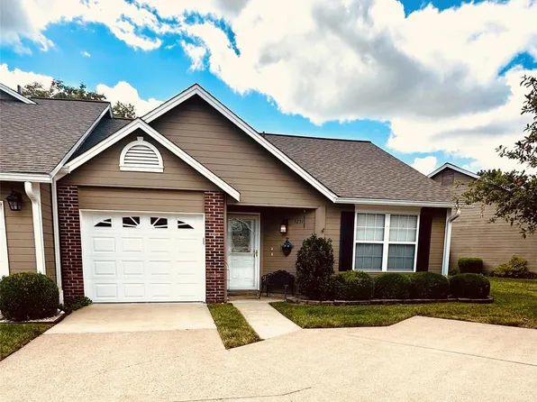 1251 Shirley Ridge Dr #4D, Saint Charles, MO 63304