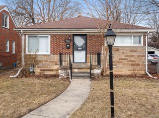 15663 Carlisle St, Detroit, MI 48205