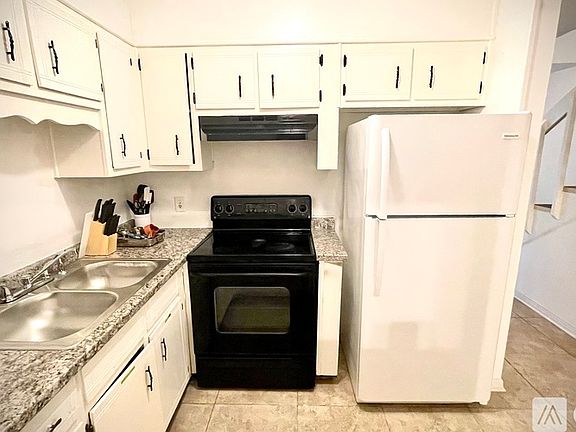 4th image of 314 Teakwood Cir #1