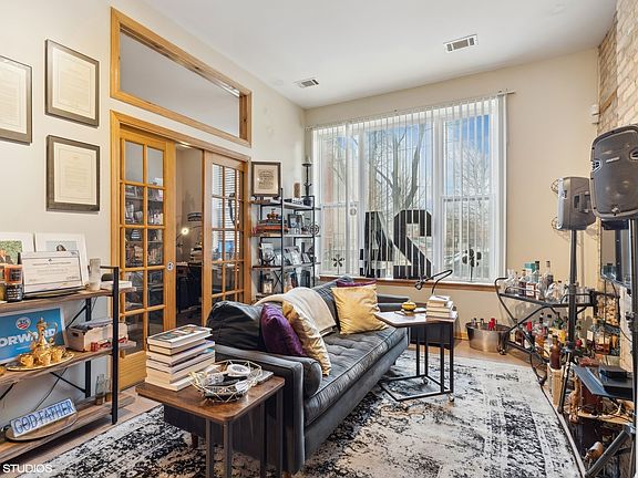 4th image of 6647 S Maryland Ave APT 1W