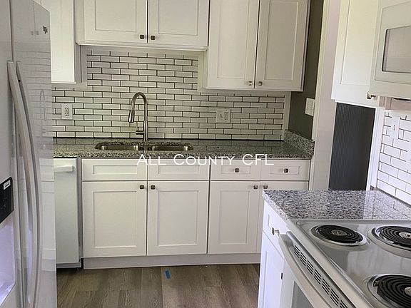 3rd image of 1060 N Lakemont Ave