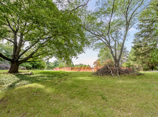 581 Bennington Dr, Bloomfield Hills, MI 48304