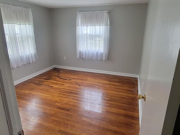 3rd image of 31 Geissler Dr #2