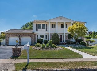 82 Glenroy Rd E, Fairfield, NJ 07004