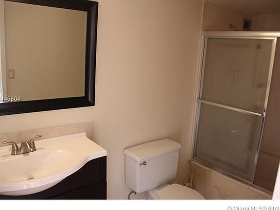 4th image of 1000 Parkview Dr APT 503