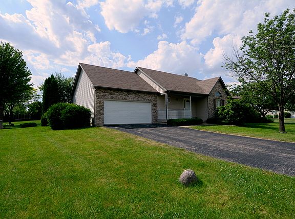 3rd image of 1051 Reimann Ave
