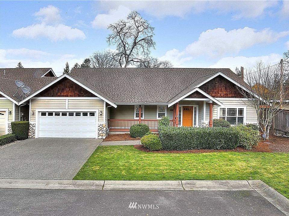 Looking for a magnificent rambler? You'll fall in love with this well maintained 1-story with wonderful layout in a fabulous community.