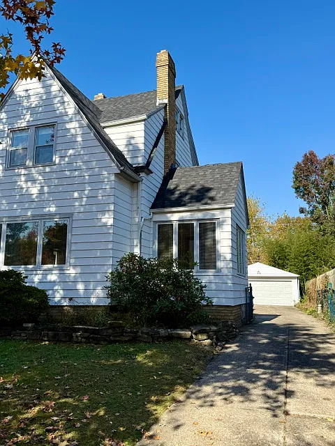 3 bed, 1.5 bath, 1554 sqft, $1,800 — Photo 2
