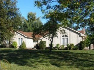 1585 Ashover Dr, Bloomfield Hills, MI 48304