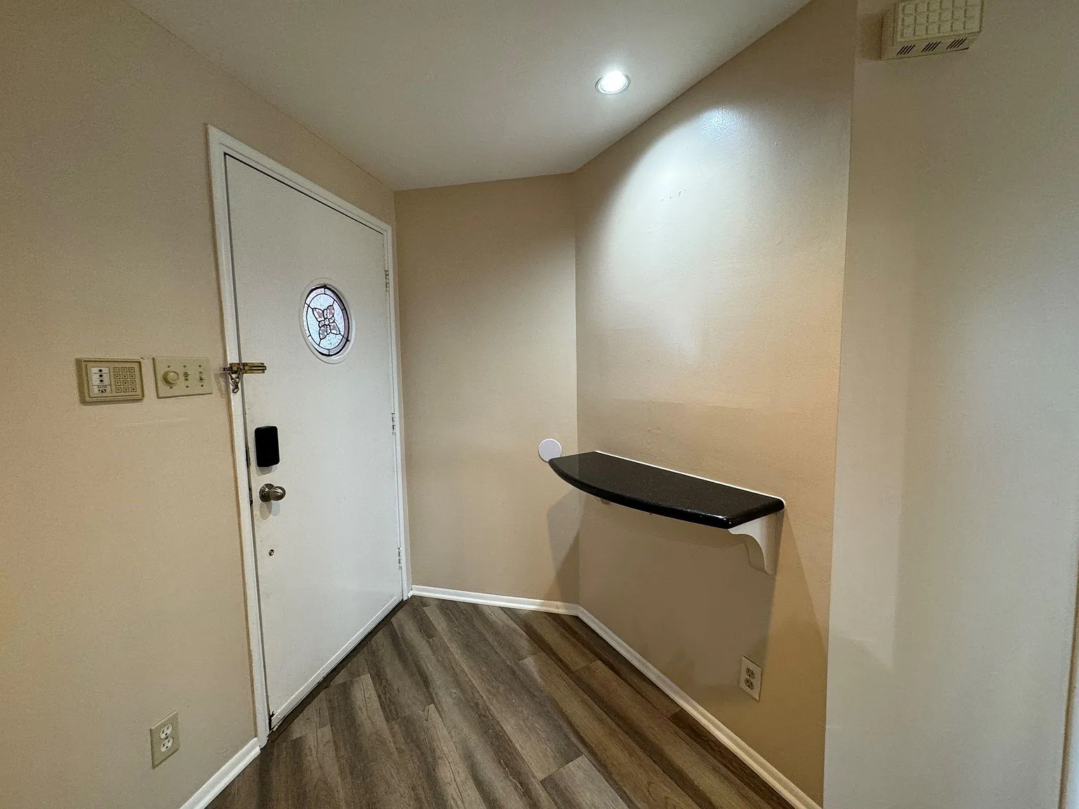 2 bed, 4.0 bath, 1231 sqft, $1,700 — Photo 4