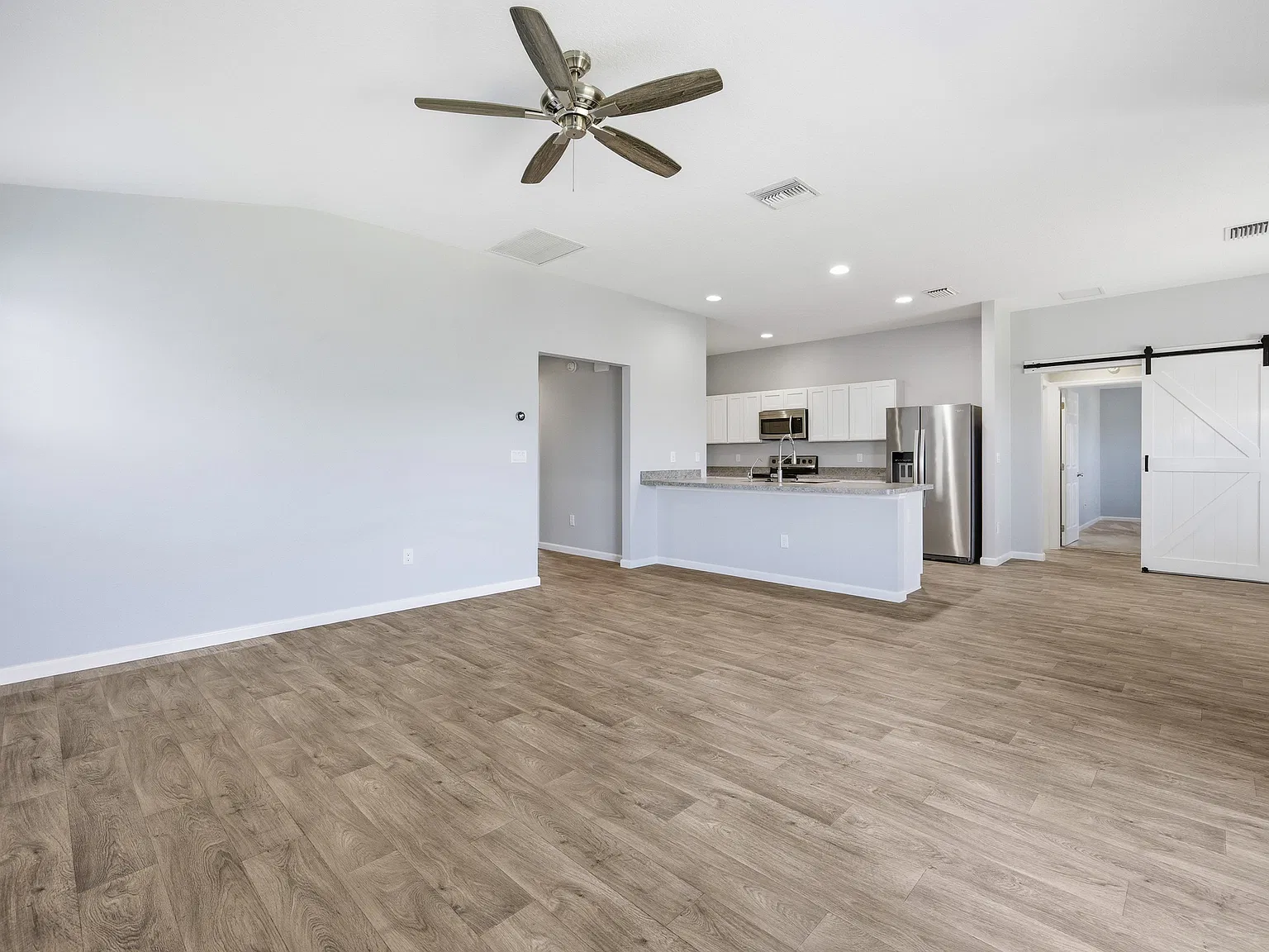 3 bed, 1444 sqft, $2,400 — Photo 4