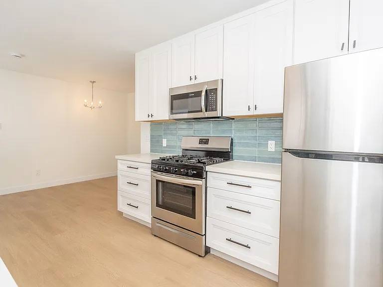 Remodeled 2 Bedroom/ 1 Bath Apartment Near Strand Beach in Oceanside! — Photo 9