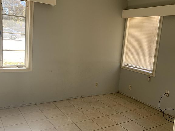 2nd image of 2213 1/2 20th Ave
