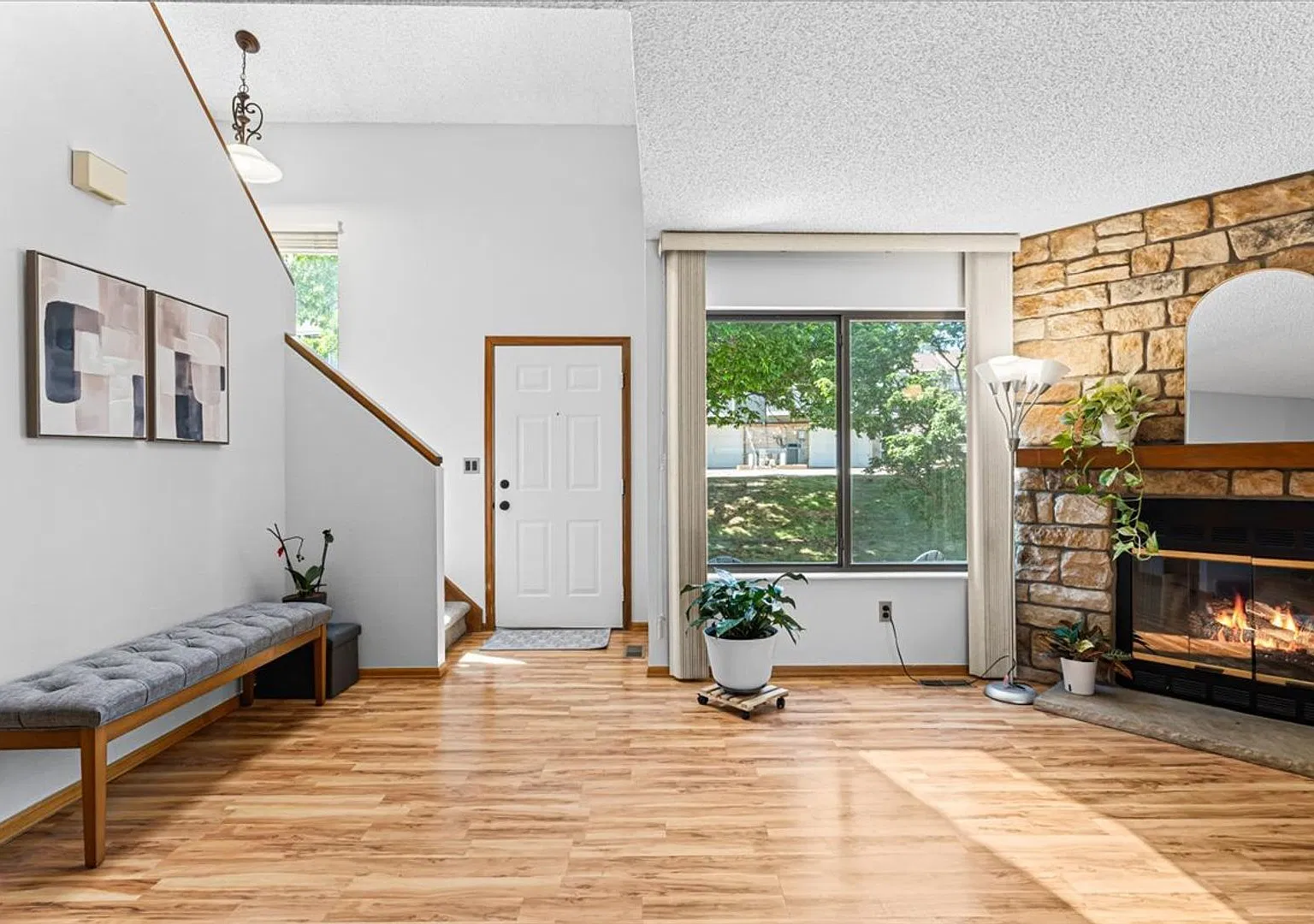 Mountain Views + Bear Creek Trail Access + 2-Car Attached Garage! — Photo 4