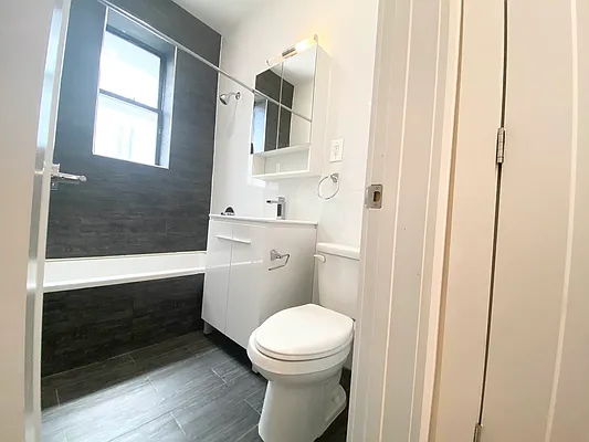 Rented by EastMount Realty LLC | media 8