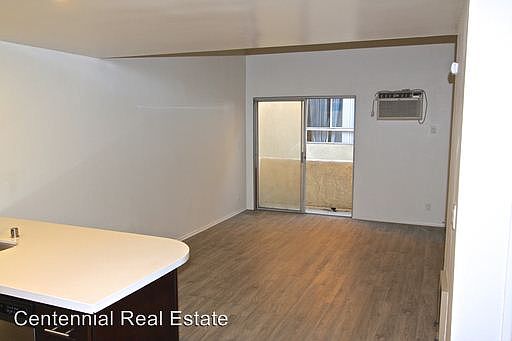 3rd image of 2041 Beloit Ave