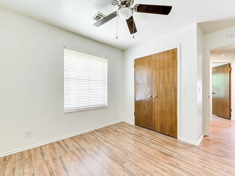 1829 Courtney Ln — Photo 31