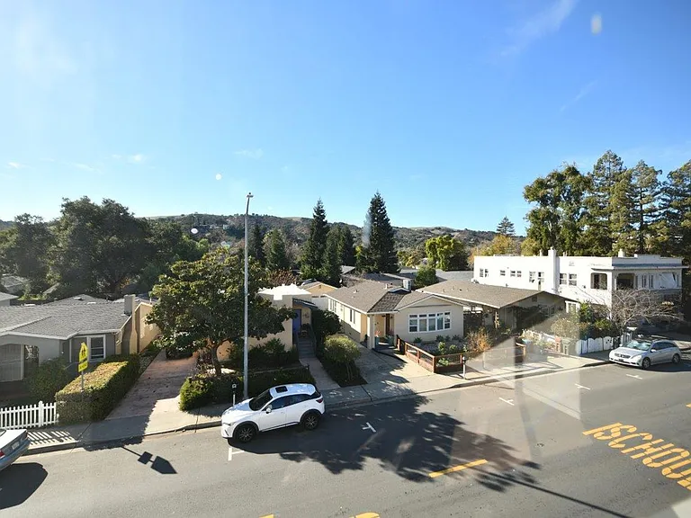 1131 Pine St — Photo 6