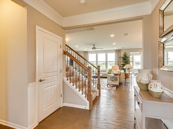2nd image of 716 Heartland Ln