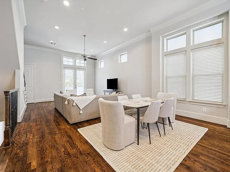 2048 Fannin Sta S — Photo 10