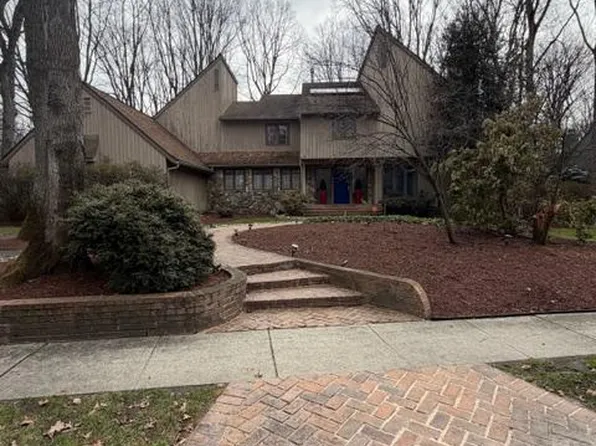 1 Windsor Dr, Voorhees, NJ 08043