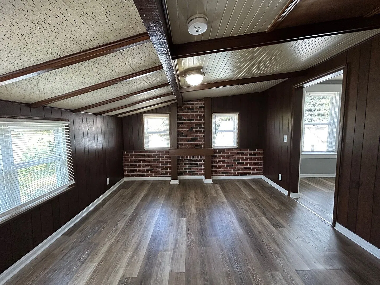 Baltimore - 2 bedrooms and 1 bath Available! — Photo 4