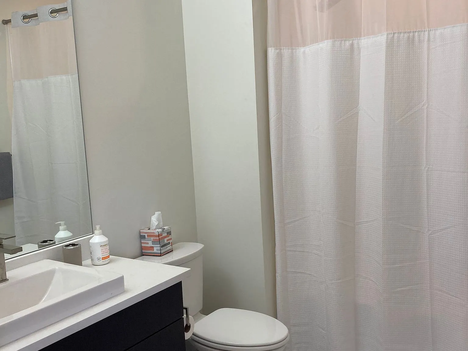 Furnished! Private heated 2 car garage, 2 bedrooms + loft, 2 bathrooms. — Photo 2