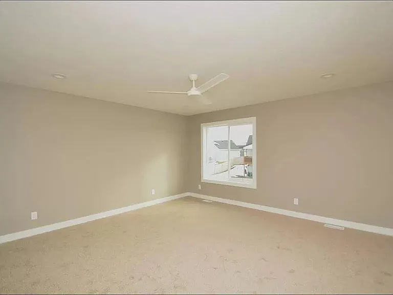 660 SE Greyson Ln — Photo 12