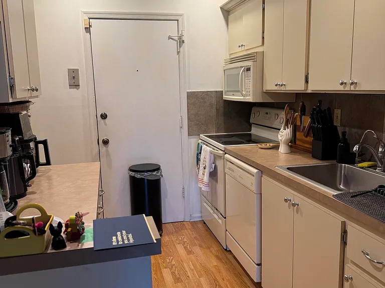 2181 NE 67th St #605 — Photo 9