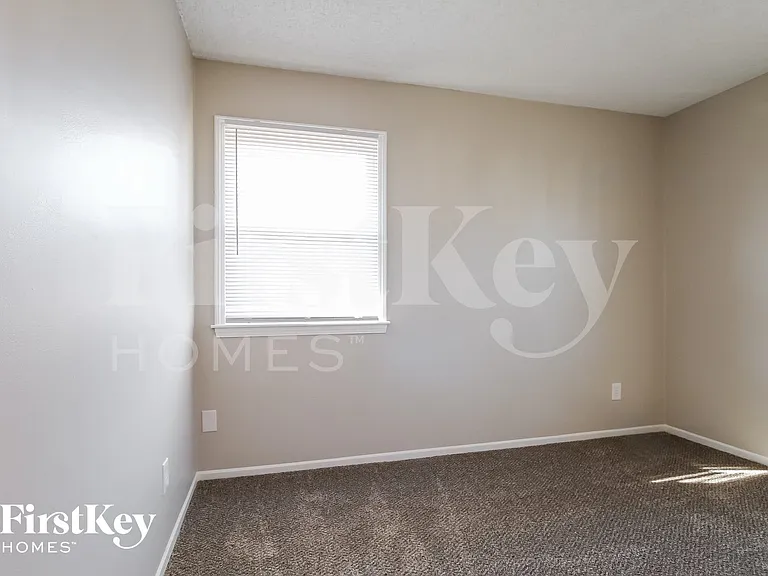 525 Sunset Ln — Photo 12