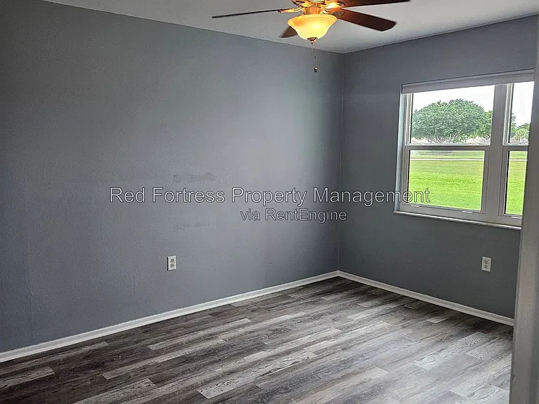 1660 Pine Valley Dr #104 — Photo 9