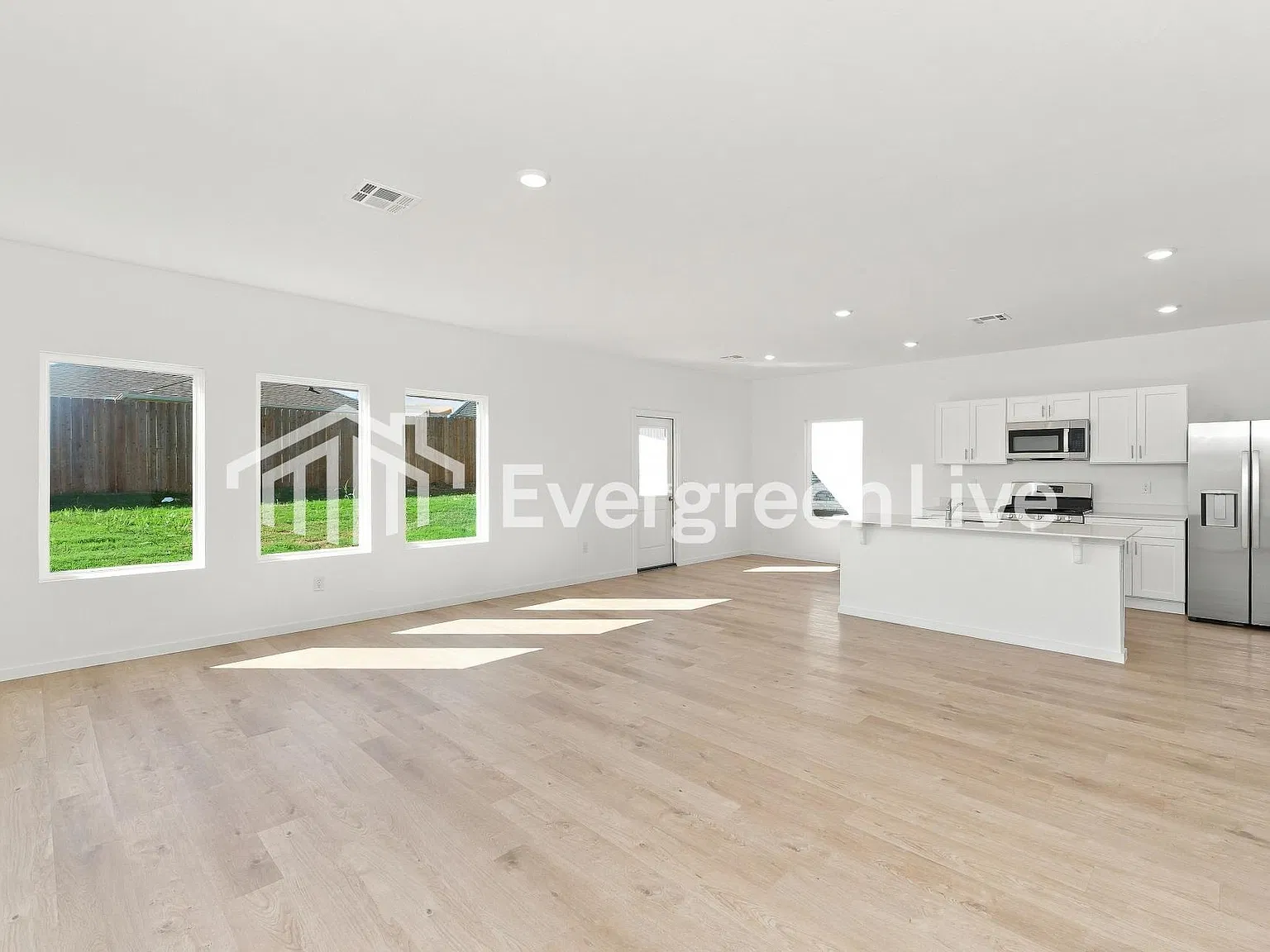4 bed, 2.5 bath, 2065 sqft, $2,045 — Photo 4