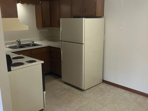 2nd image of 205 S Shabbona Rd #Bb